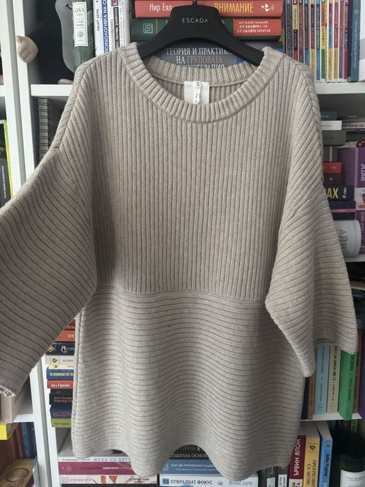 Жесток оувърсайз пуловер М-Л размер