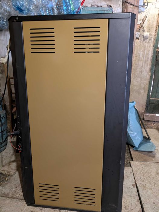 Продавам пелетна камина Golden Fire вПродавам и тон и половина пелети.