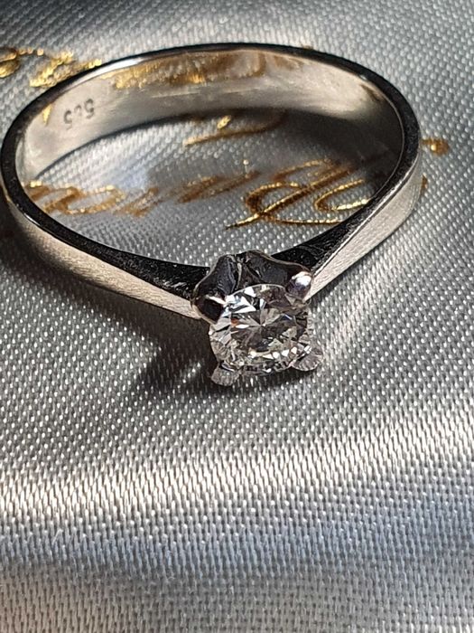 Poarta un diamant solitaire logodna aur 18k diamant natural 0,3ct VVS