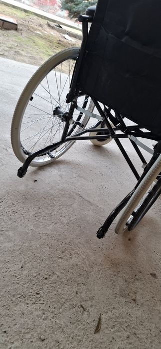 Ногиронлар аравачаси сотилади.