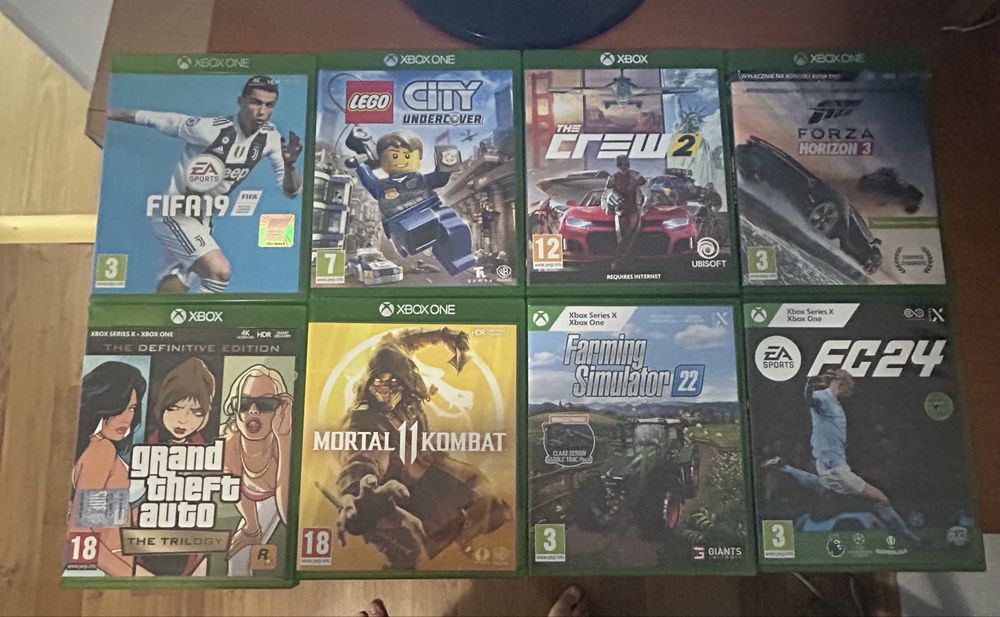 Se vinde Xbox One S 500gb + toate jocurile care se vad in poza(mai am si un gta 5 fara carcasa)