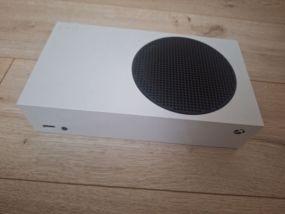 Xbox Series S 512gb в хорошем состоянии