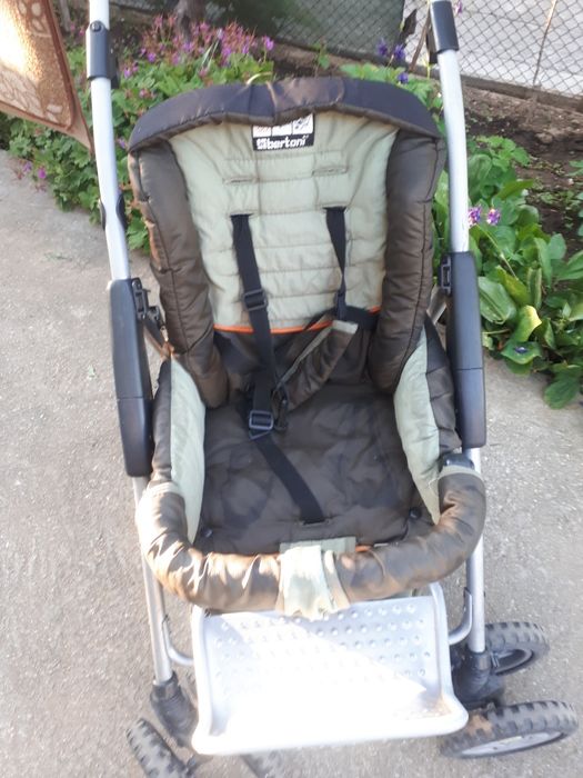 Продавам детска Комбинирана количка Bertoni