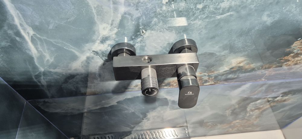 Чисто нова душ система