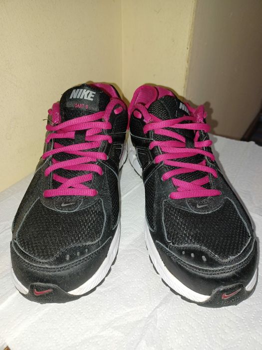 Adidasi Nike dama, negri