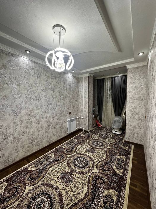 Продаю 4 х комнатную квартиру .Микрорайон