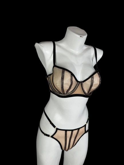 Ayollar ichki kiyimi  Toshli komplekt, zamonaviy va nafis