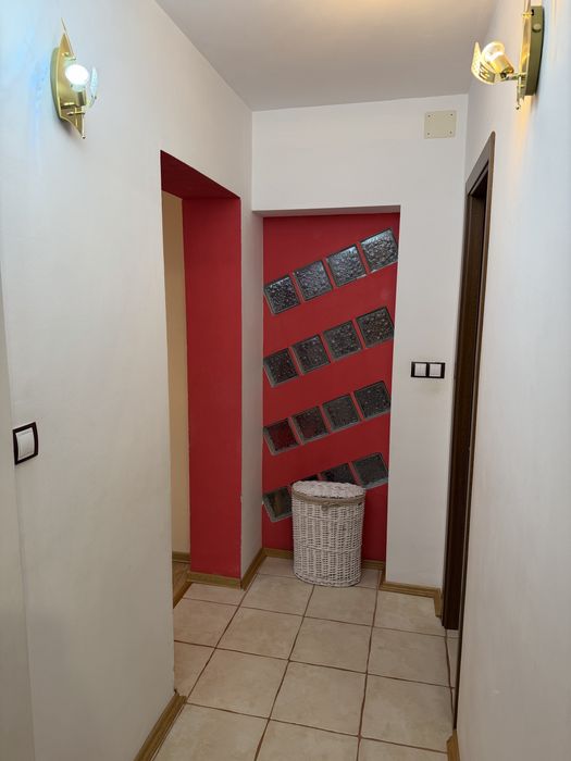 Inchiriez apartament
