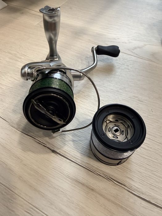 Shimano Stradic 2500FM с резервна шпула