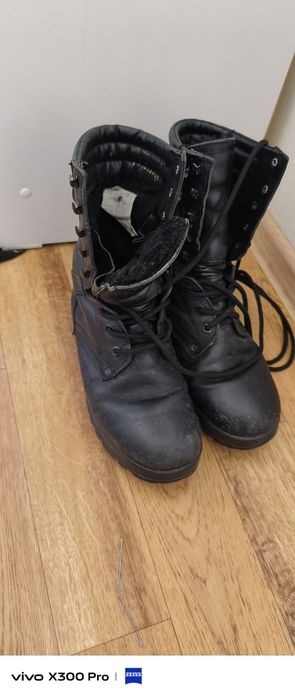 Ботинки с высоким берцем.