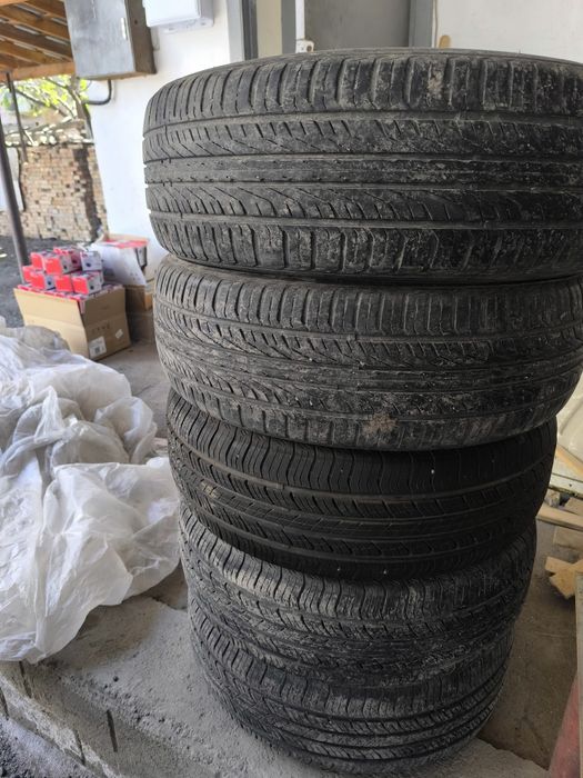 Продам резину 215/60/17