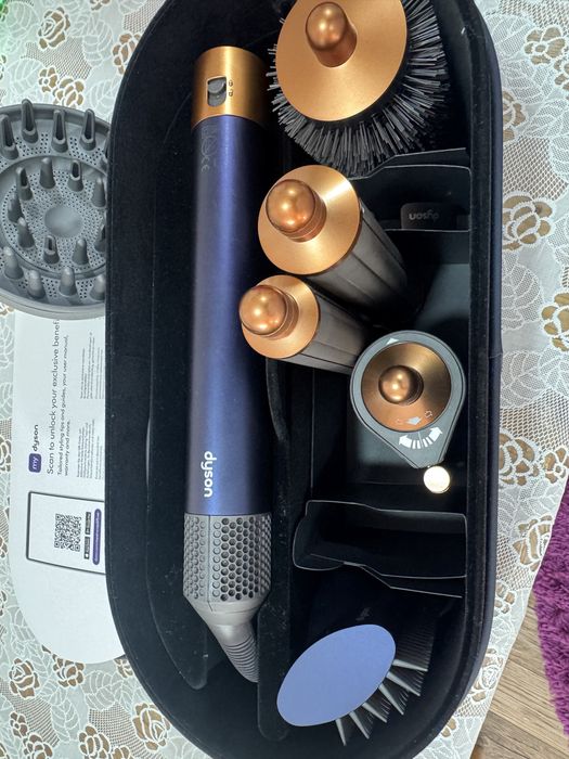 DYSON airwrap cu 6 accesorii