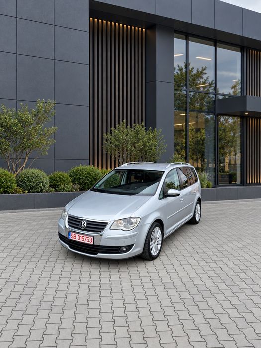 VOLKSWAGEN Touran 2010 — imagine 1