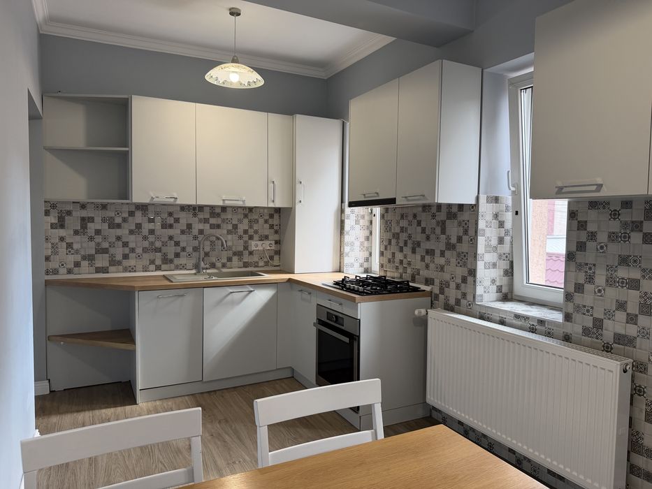 1 Decembrie, vizavi Sanovil - Apartament 2 camere, bucatarie separata si parcare!