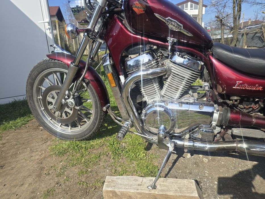 Suzuki Intruder VS 700
