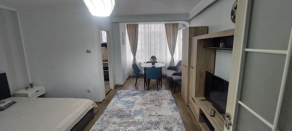 Închiriez garsoniera