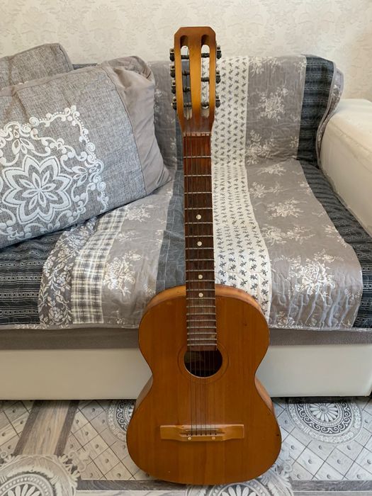 Гитара акустическая семиструнная