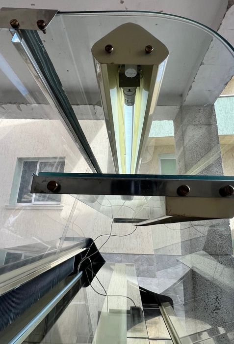 Хладилна витрина Айсберг 93, хоризонтална - 150 см, гранитен плот, извито стъкло, чекмеджета, отлична