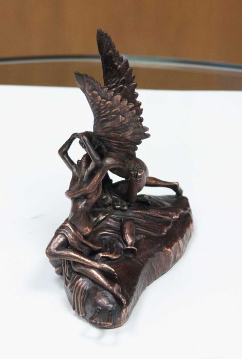 Статуетка,сувенир-"Целувката на Купидон".Медна галванопластика