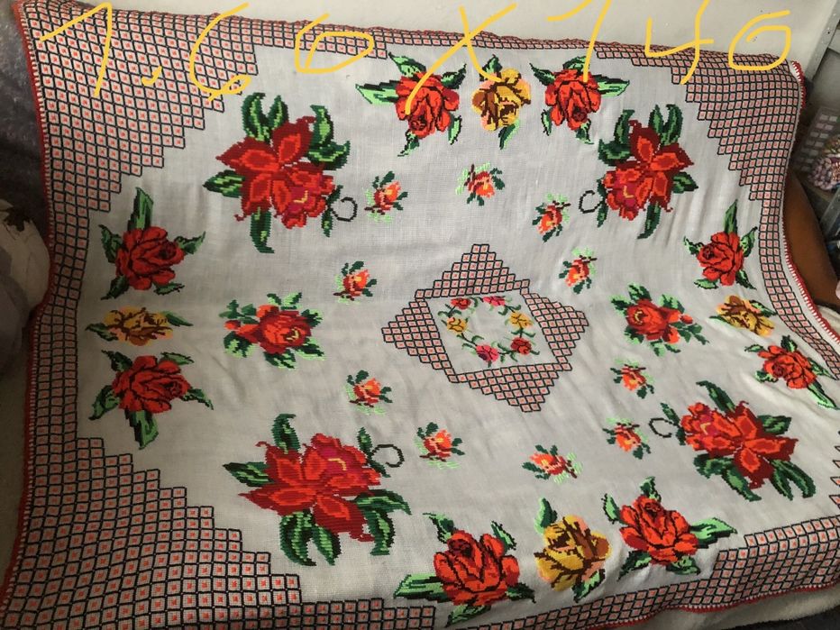 Față de masă cusută manual