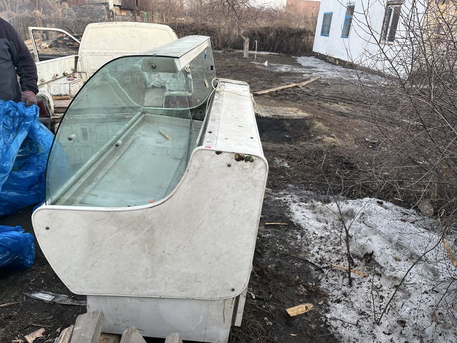 Продам ветрина холодильник
