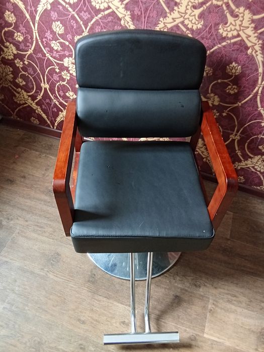 Продам парикмахерское кресло срочно
