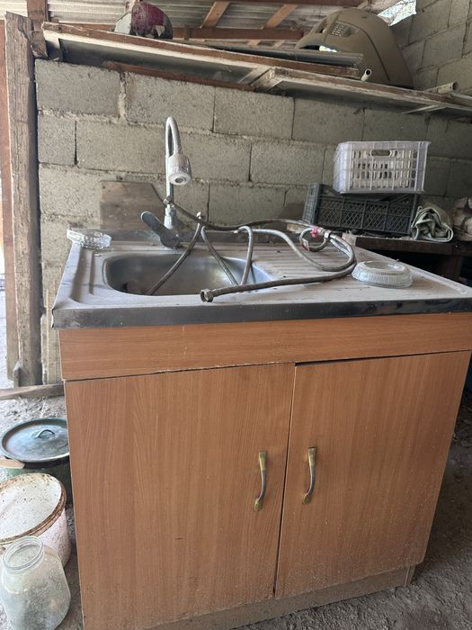 Продам раковину и холодильник