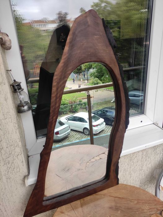 Огледало с дървена рамка