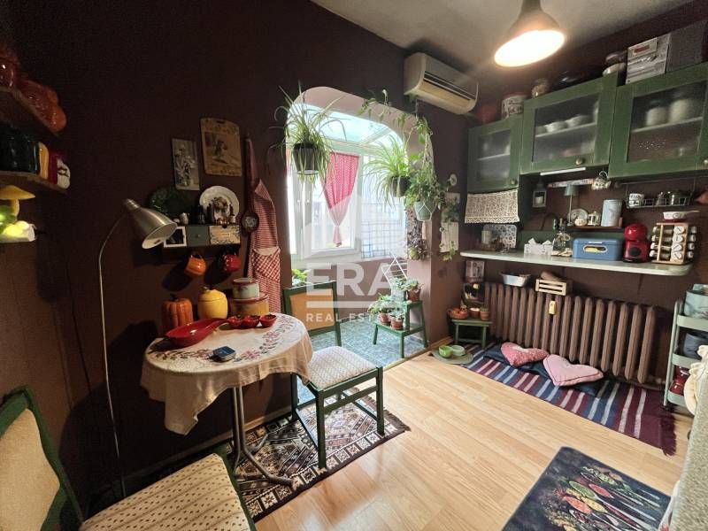 Артистичен тристаен апартамент в  сърцето на кв. Оборище