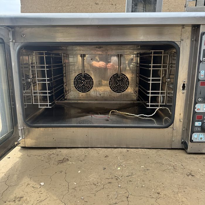 Профессиональная конвекционная печь unox