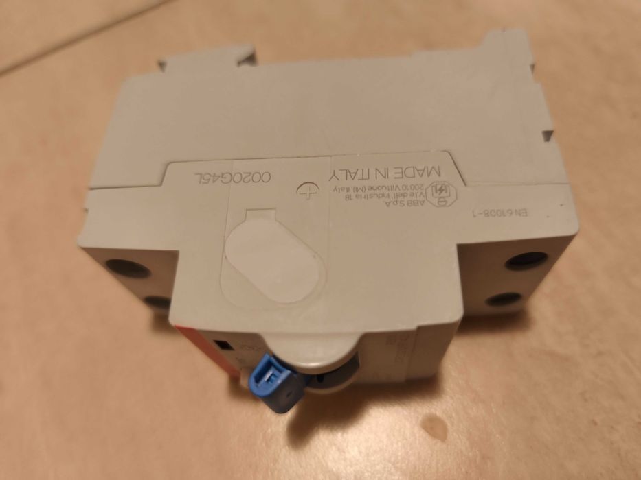 Vând siguranță RCCB ABB F202A