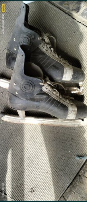 А ракетки для бадминтона, скакалки.