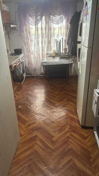 Продаётся дом на участке 10 соток под КХ
