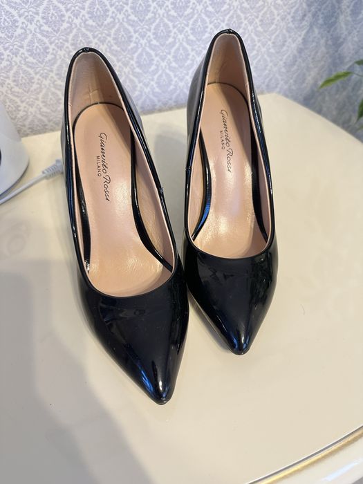 Женские туфли черные