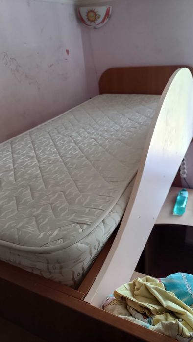 Детско легло с матрак и гардероб