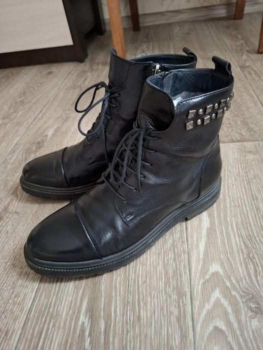 Продам женские зимние ботинки