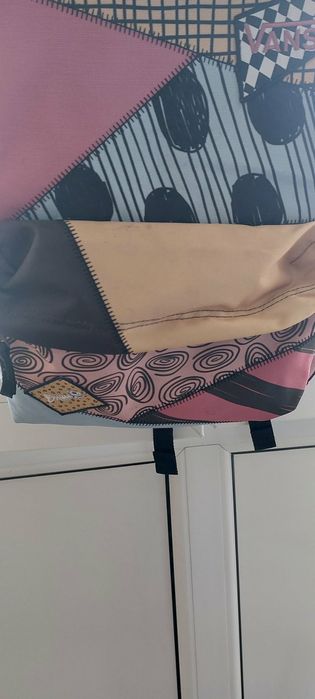 Продавам модерна раница