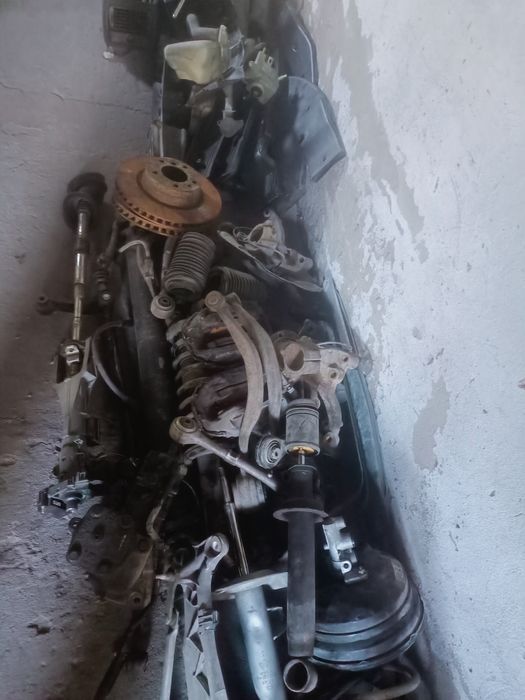 Продам запчасти на БМВ 728 е 38