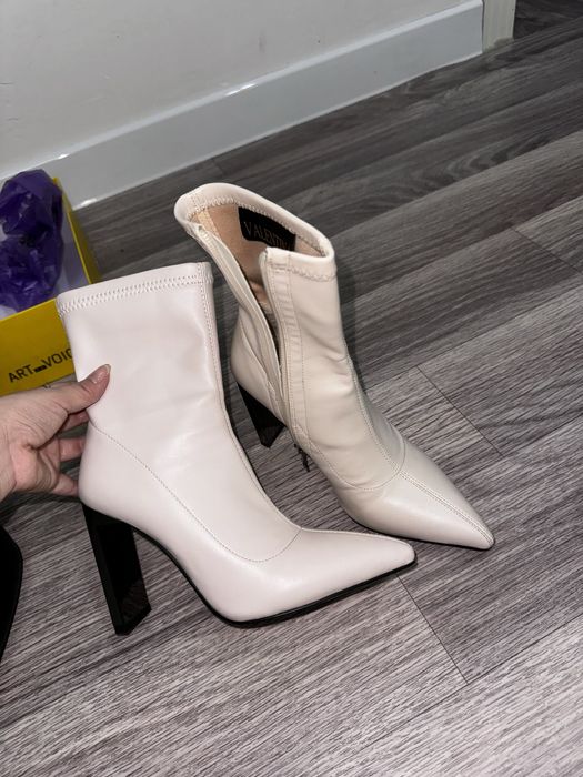 Ботильон белого цвета