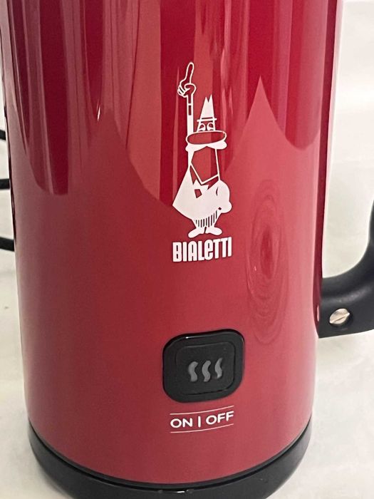 Електрически пенообразувател за мляко Bialetti MKF02 Rosso (Отлично състояние)