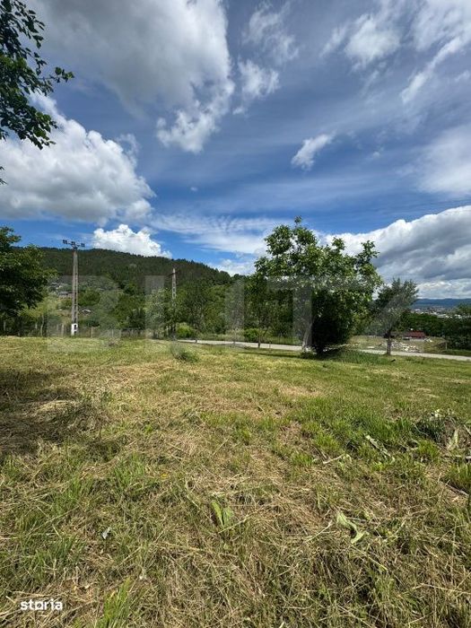Teren intravilan, 1.137 mp, cu front generos la asfalt- Valea Chiejdul