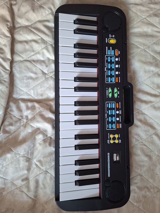 Синтезатор средни