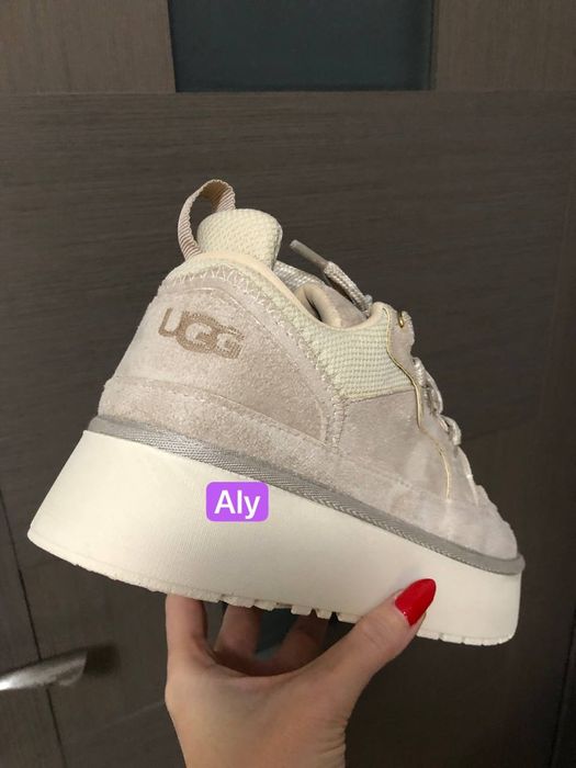 Adidasi dama tip ugg