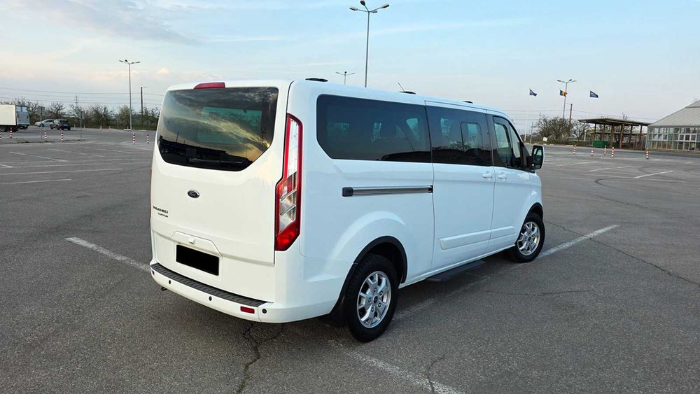 Ford Tourneo Custom 2,2 TDCI, 155 CP, 9 Locuri, 2016, Model lung