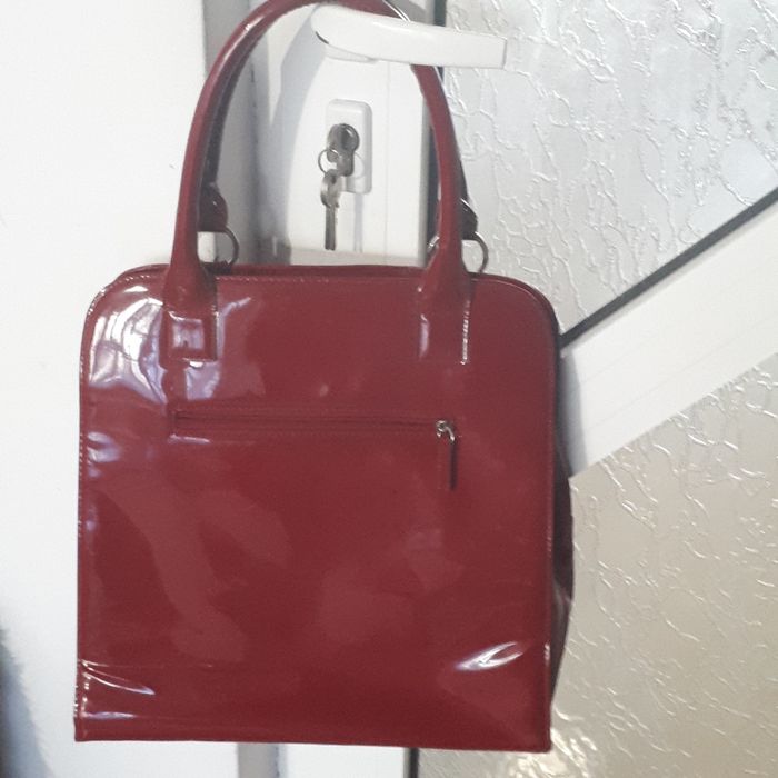 Лачена чанта бордо