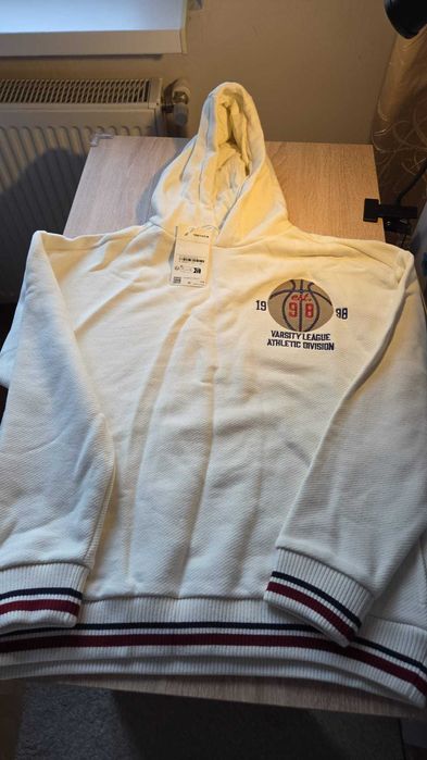 Hanorac alb-crem , nou cu eticheta, 164 cm, pentru 14 ani.