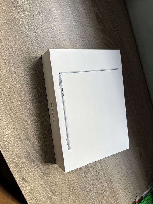 Продам ноутбук Mac book Air M4