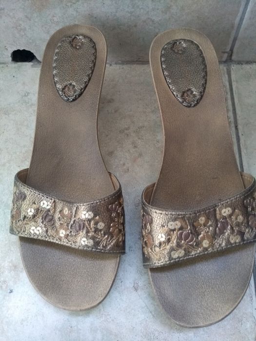 Дамски летни обувки и сандали