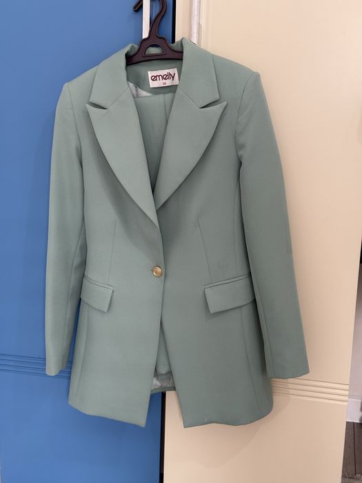 Женский костюм с брюками