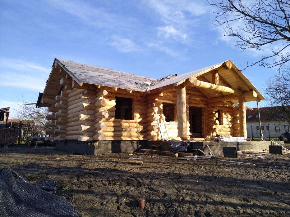 Case cabane lemn rotund (bușteni)